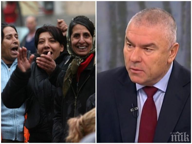 РАЗМАХА ПРЪСТ - Марешки скочи заради циганите: Повечето привилегии внасят повече напрежение в обществото