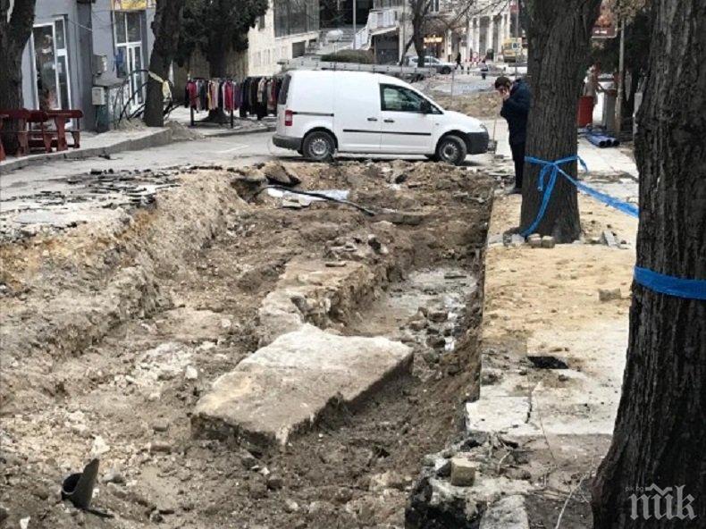 УНИКАЛНА НАХОДКА: Откриха стена от римско време при ремонт на улица във Варна (СНИМКИ)