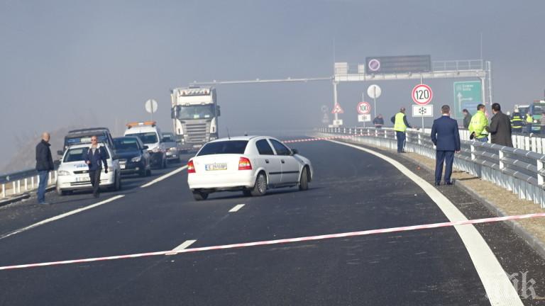 САМО В ПИК: Тежко меле и на магистрала Струма - кола се заби в ТИР (ВИДЕО)