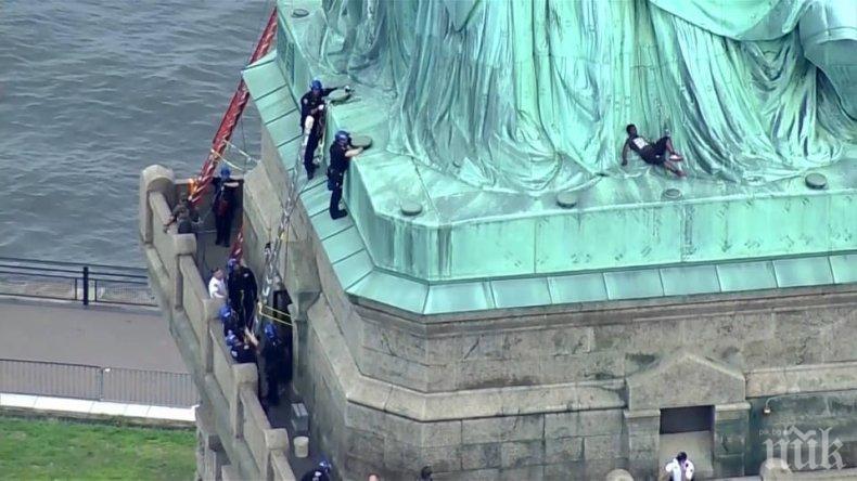 Федерален съдия ще „катери“ Статуята на свободата