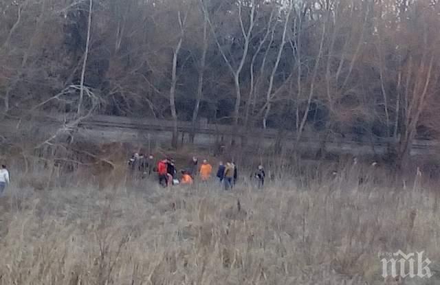 УЖАСЯВАЩА РАЗВРЪЗКА: Трупът в Марица е на жена (СНИМКИ)
