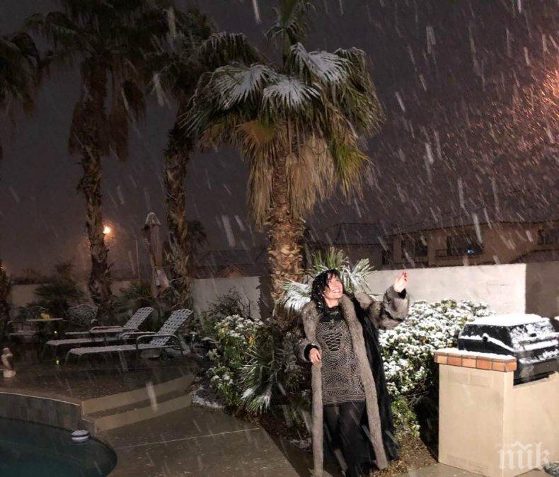 Кичка Бодурова се радва на снега в Лас Вегас, лошото време затвори пътища и летища (СНИМКИ)