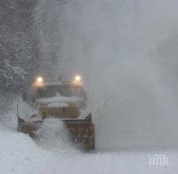 Доброволци и пожарникари са измъкнали 22-ма от преспите в Монтанско