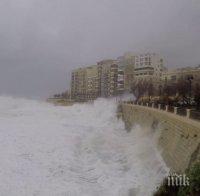 Ураганни ветрове връхлетяха Малта