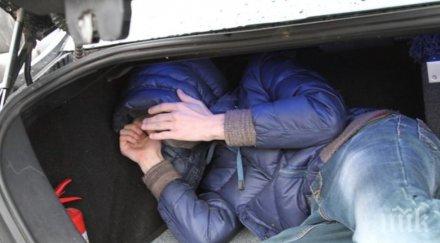 среднощна гонка кулата гранични полицаи луд екшън спипаха грък бежанец багажника