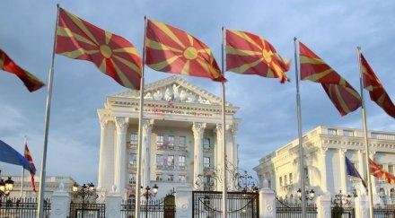 парламентът северна македония спира работи април