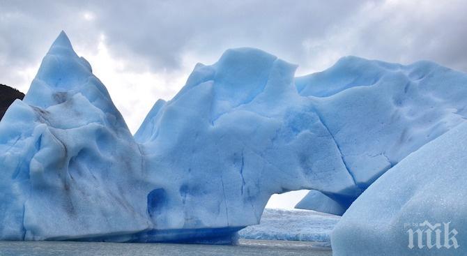 НАСА ЗАСНЕ: Огромен айсберг се откъсва от Антарктика
