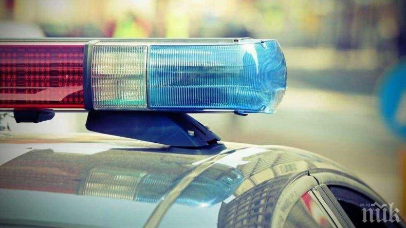 Кола се преобърна на кръстовище в София (СНИМКА)