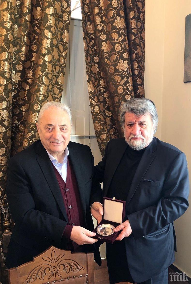 Наградиха Вежди Рашидов с почетния знак “Свети Стефан” на Екзархията в Истанбул (СНИМКИ)
