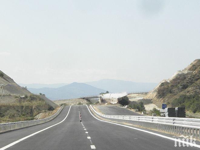Блокират трафика Самоков - Боровец заради подмяна на мантинели