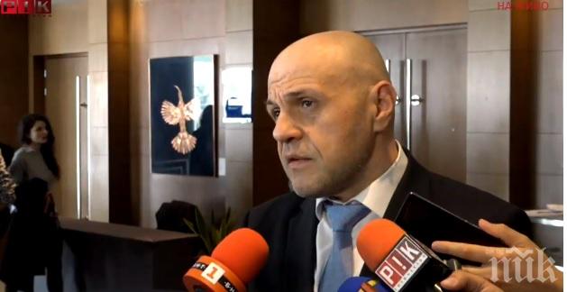 ИЗВЪНРЕДНО В ПИК TV: Томислав Дончев и Мария Габриел с подробности за разработката на изкуствен интелект (ОБНОВЕНА)