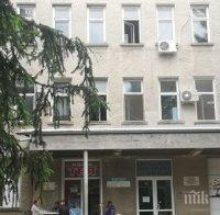 ЕКШЪН: Побеснял хулиган троши наред в болницата в Асеновград