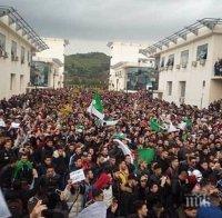 Над 50 полицаи са ранени при масовите антиправителствени протести в Алжир
