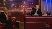 БЕЗ ЗАДРЪЖКИ: Емилия с деколте до пъпа при Слави Трифонов - шоуменът плакне очи (СНИМКИ)
