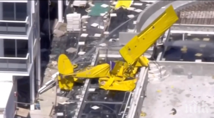 жесток удар самолет вряза етажна сграда