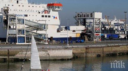 мигранти нахлуха пристанището кале качиха ферибот великобритания