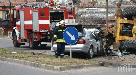 мерцедес обърна багер харманли снимки