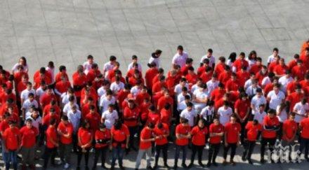 ученици бургас направиха жива мартеница снимки