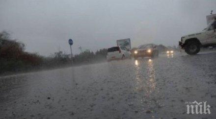 невиждани десетилетия дъждове заливат кипър