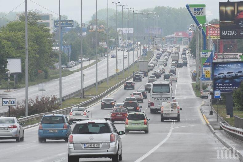 Протест блокира Цариградско шосе в час пик