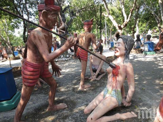 Тайландски остров пази уникални тайни - вижте уникални статуи в храма на разврата (СНИМКИ)