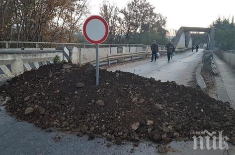 РАЗКРИТИЕ: Пуснаха рухналия мост при с. Горник - ремонтът за над 1 млн. лв., разследват кмета на Червен бряг за далавери със строителя

