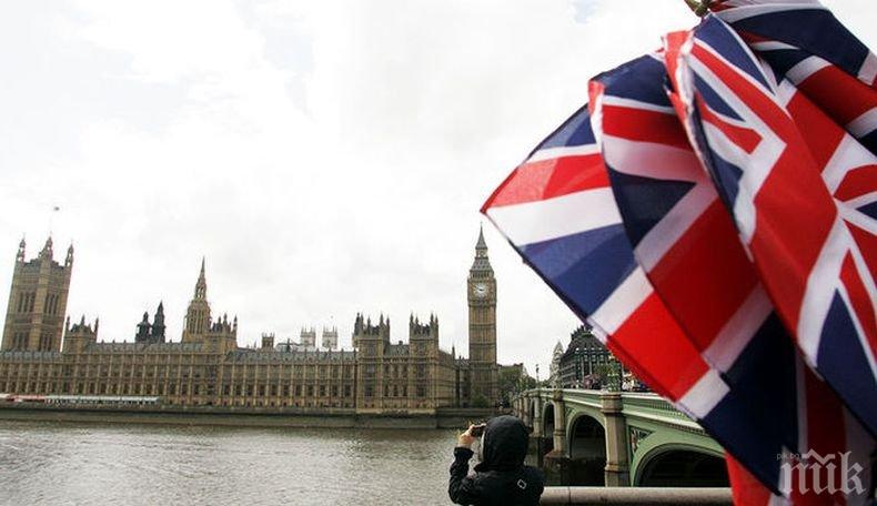 НЕВЕРОЯТНО: Чистач откри 300 000 паунда в автобус. Ето какво направи с парите