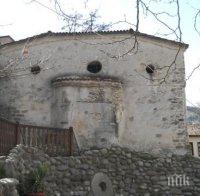 В Мелник ремонтират затворена над 30 години църква