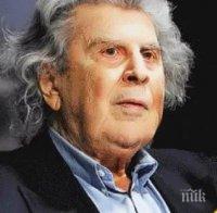 Микис Теодоракис е приет в болница