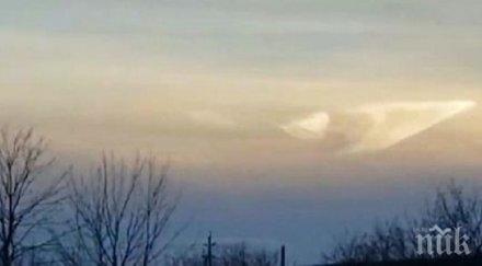 мистериозно образен нло появи небето торонто видео