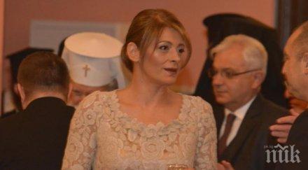 пик десислава радева изненадващо националната библиотека чете ползва декор снимка