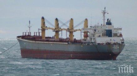 военноморските сили спасиха моряк открито море