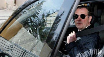 продължава визитата премиера русия нас