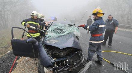 зверско меле опит бягство полицаи прати двама младежи кома