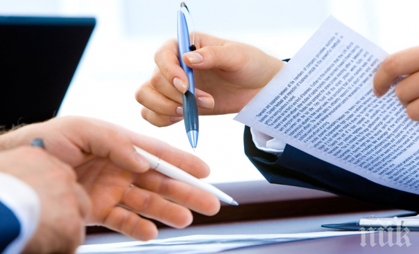 Американка прочете дребния шрифт в договора си и спечели 10 000 долара