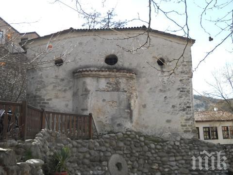В Мелник ремонтират затворена над 30 години църква