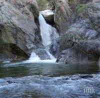 УЖАС: Петокласничка оцеля на косъм след падане от 9 метра във водопад край Карлово