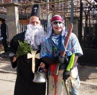 „Парцаливи“ кукери превзеха село (СНИМКА)