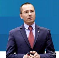 Заместник-председателят на ВМРО Ангел Джамбазки е домакин на форум за европейското бъдеще