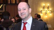 Радан изпълзя от дълбокото блато със завета на Сашо Дончев - битката с ГЕРБ обаче не го спасява от позора на политическо джудже и виден джендър