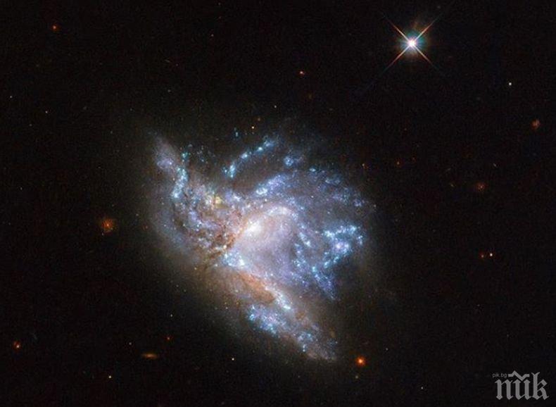 Телескопът Хъбъл засне сблъскващи се галактики