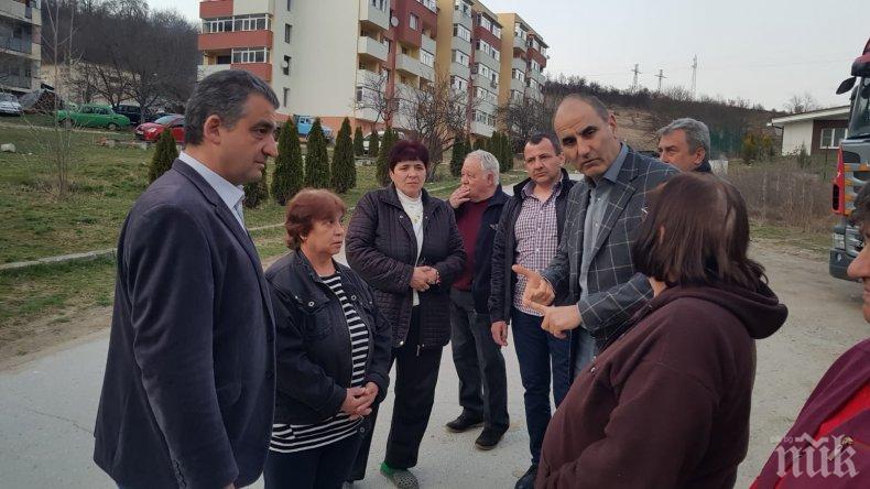 Цветан Цветанов разгледа различни проекти с държавно финансиране в гр. Елена