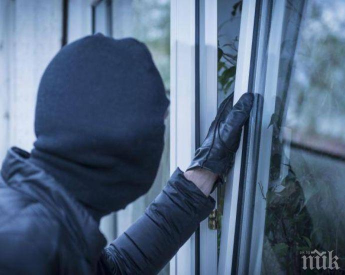 ЕКШЪН В СОФИЯ: Обирджии с противогази нахлуха в ресторант, напръскаха със спрей две жени и отмъкнаха 24 000 лева