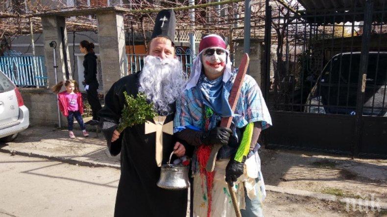 „Парцаливи“ кукери превзеха село (СНИМКА)