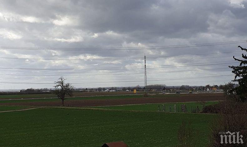 Страшна буря в Западна Германия спря влаковете