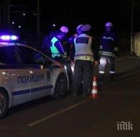 Кола се обърна по таван и блокира улица в Хасково (СНИМКИ)