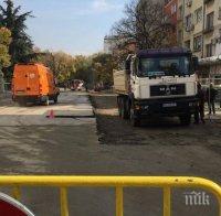 Ремонт на ремонта в Пловдив - сменят чисто нови бордюри в Аджисана