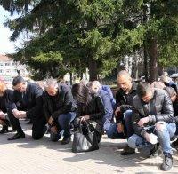 Младен Маринов се поклони пред паметта на загиналия командос Емил Шарков (СНИМКИ)