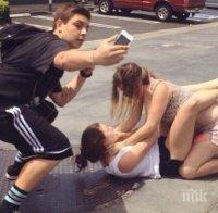 КАКВО СЕ СЛУЧВА? Ученички се спречкаха в пловдивска гимназия - едната наръга другата в гърба