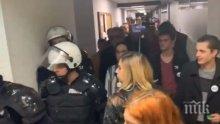 Граждански протести в Сърбия: Нахлуха в държавната телевизия (СНИМКИ)
